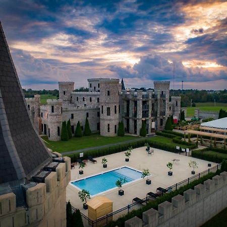 Kentucky Castle Hotel Versailles Екстериор снимка