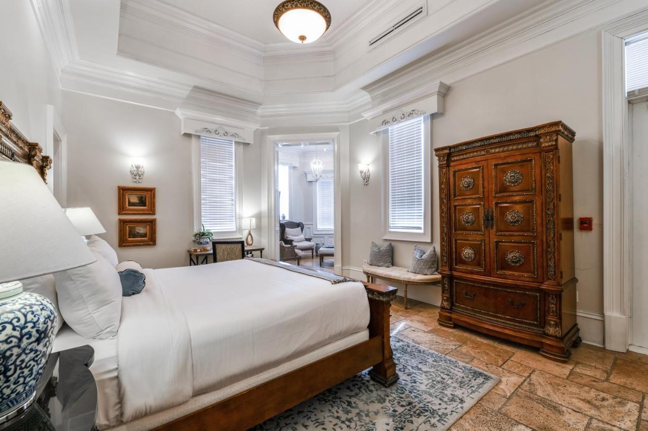 Kentucky Castle Hotel Versailles Екстериор снимка