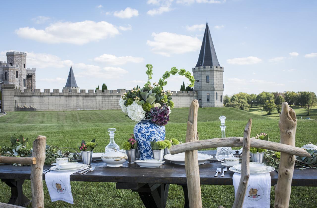 Kentucky Castle Hotel Versailles Екстериор снимка