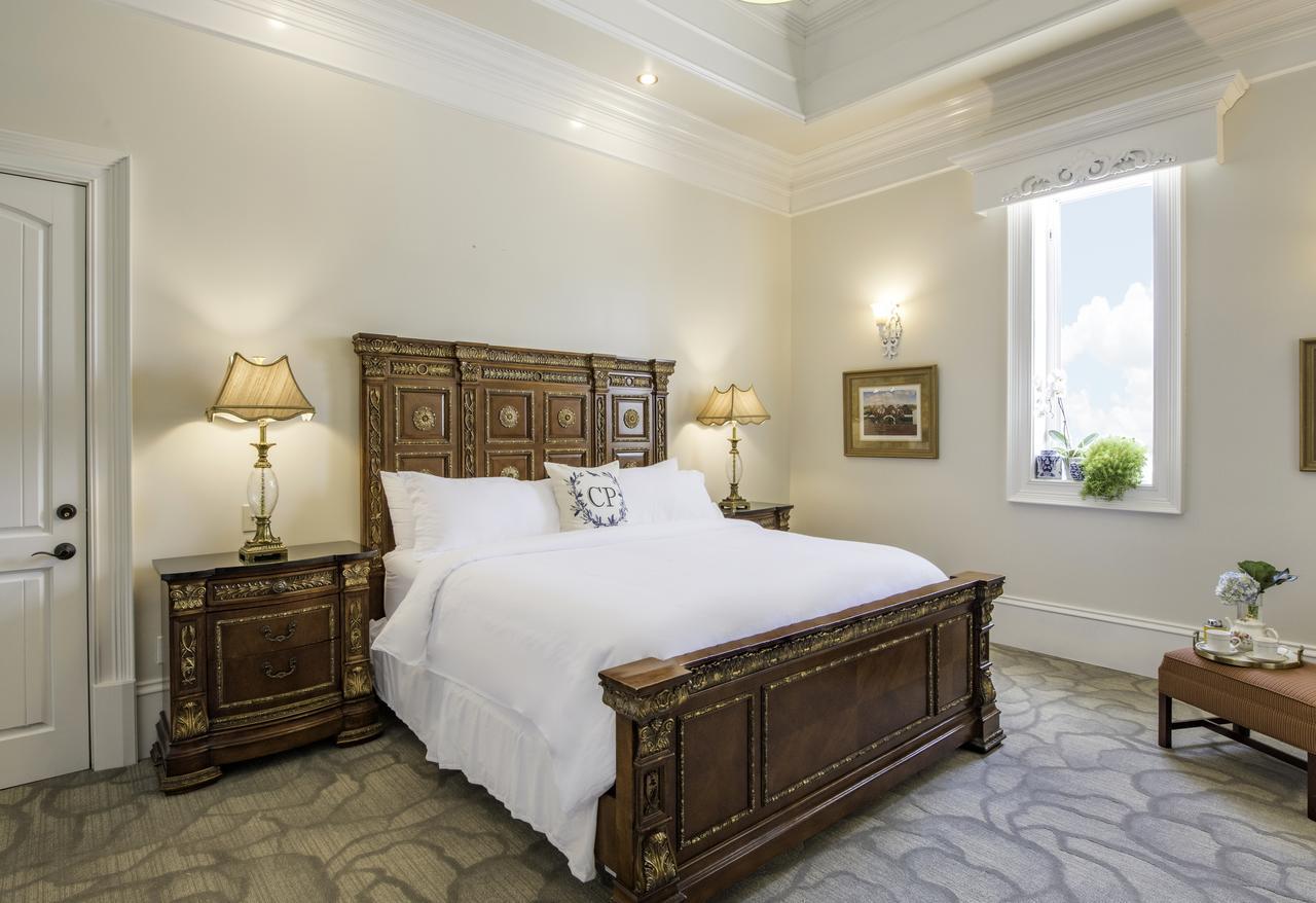 Kentucky Castle Hotel Versailles Екстериор снимка