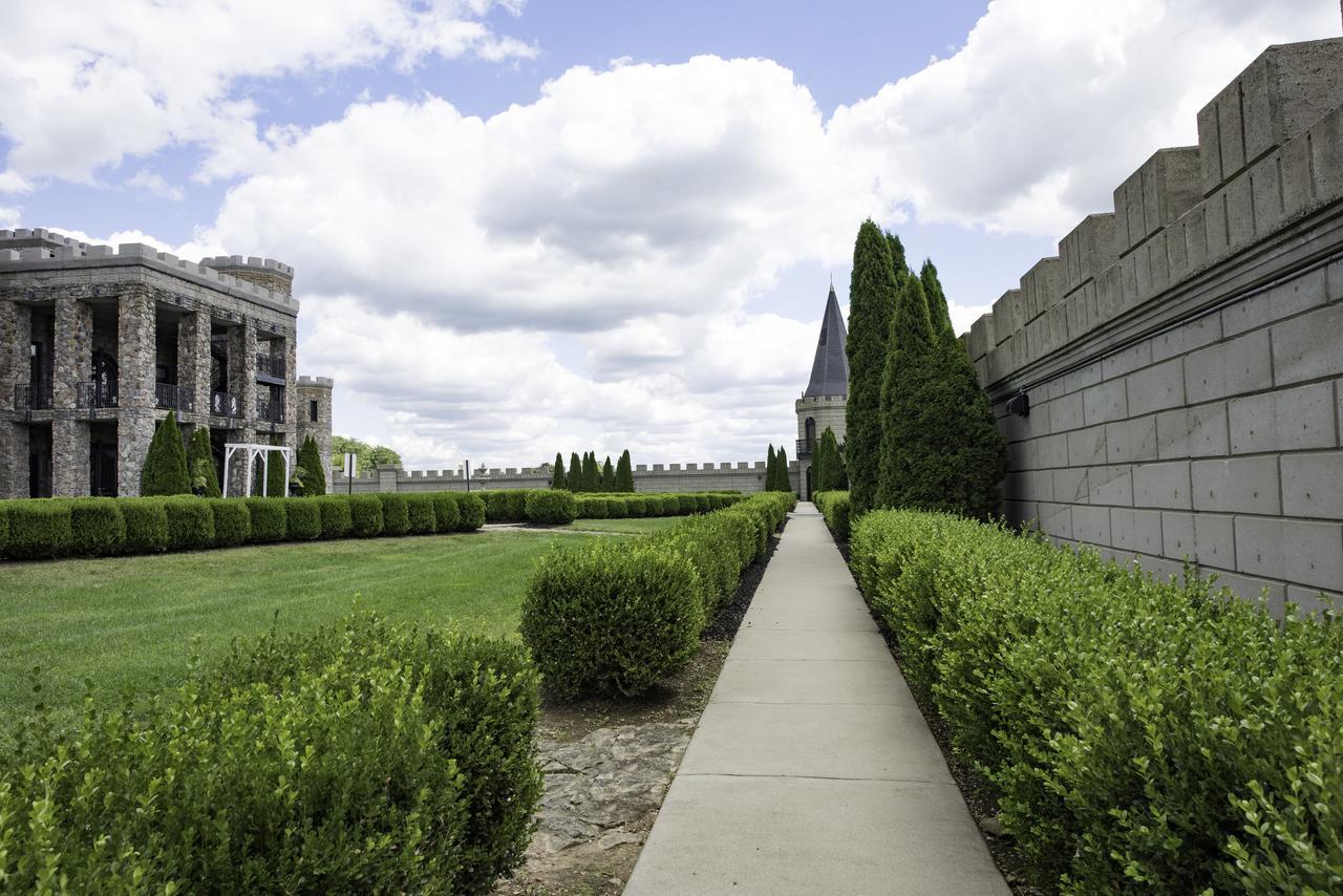Kentucky Castle Hotel Versailles Екстериор снимка