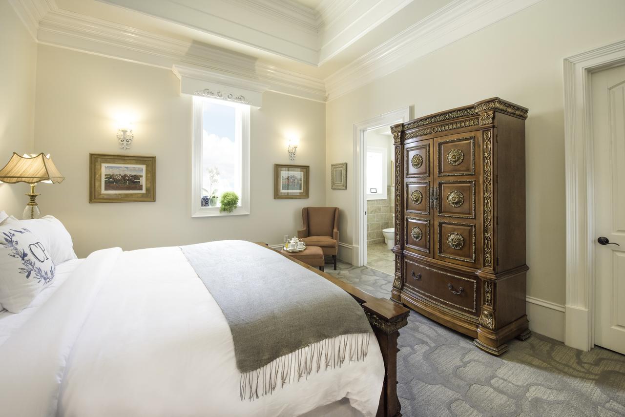 Kentucky Castle Hotel Versailles Екстериор снимка