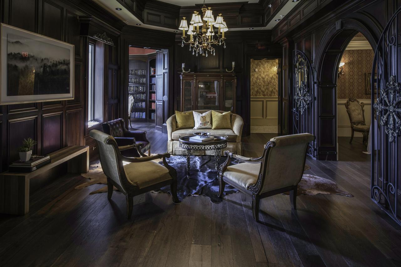 Kentucky Castle Hotel Versailles Екстериор снимка