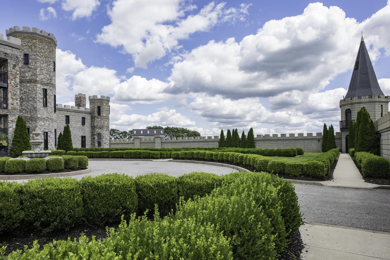 Kentucky Castle Hotel Versailles Екстериор снимка