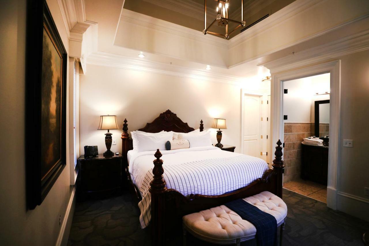 Kentucky Castle Hotel Versailles Екстериор снимка