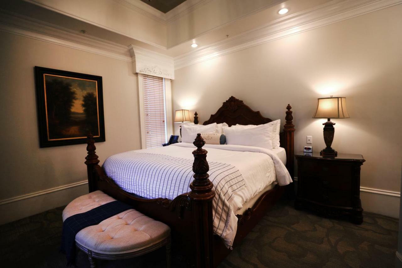 Kentucky Castle Hotel Versailles Екстериор снимка