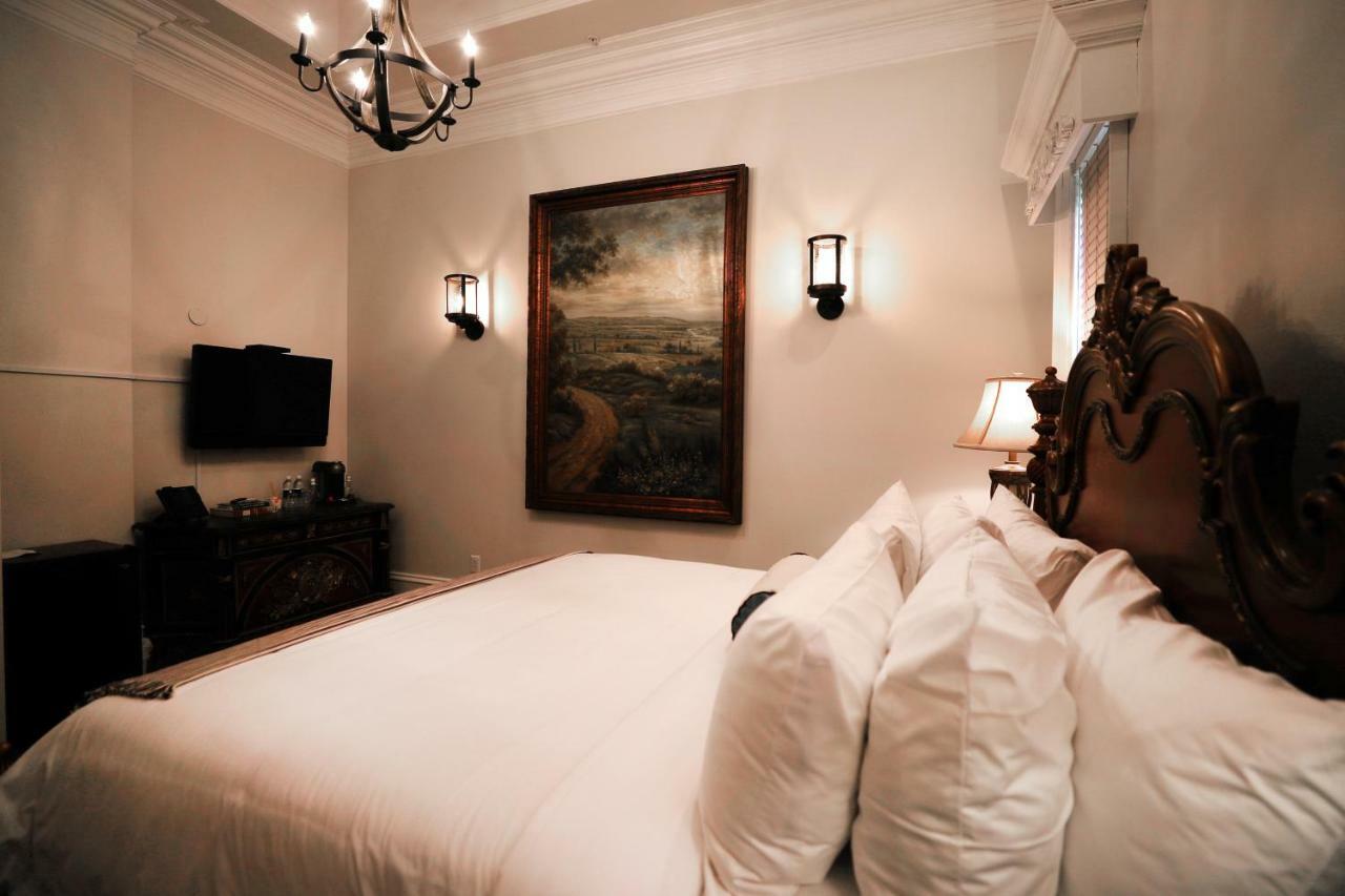 Kentucky Castle Hotel Versailles Екстериор снимка