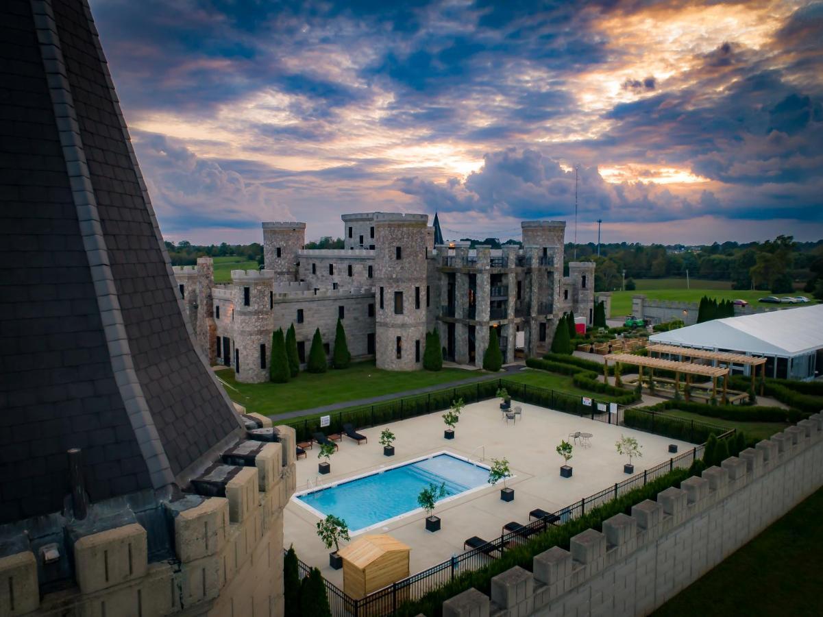 Kentucky Castle Hotel Versailles Екстериор снимка
