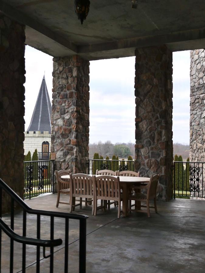 Kentucky Castle Hotel Versailles Екстериор снимка